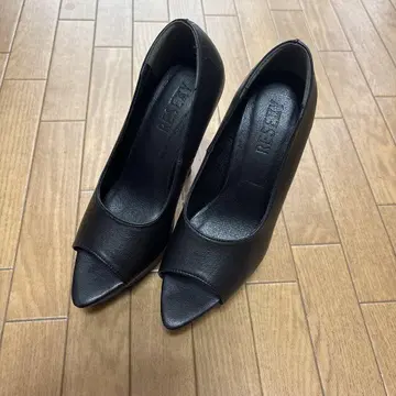 블랙 오픈토 하이힐