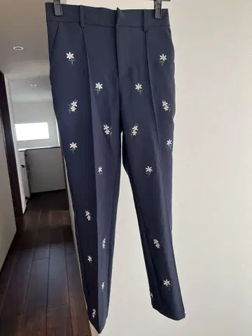 핏모어 자수 팬츠 네이비