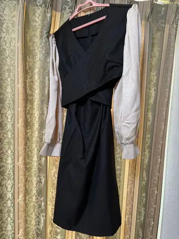 블랙 앤 베이지 긴팔 원피스