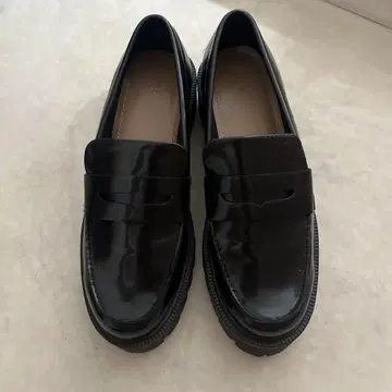 블랙 통굽 로퍼