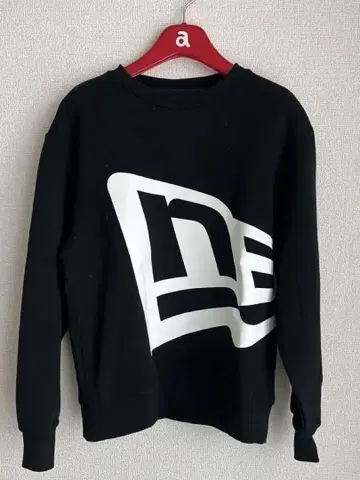 뉴에라 NewEra 블랙 맨투맨 풀오버