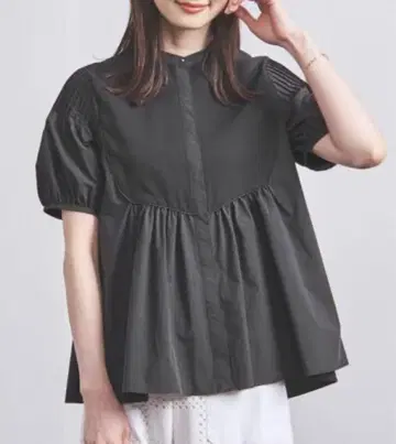 유나이티드 애로우즈 EMBOS 핀턱 숏 슬리브 블라우스 블랙