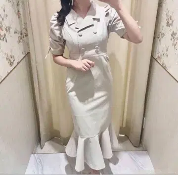 evelyn 에블린 오픈 카라 머메이드 op 베이지 Freesize