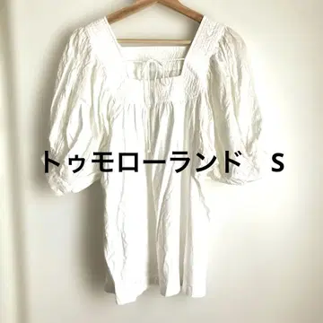 투모로우랜드 화이트 볼륨 슬리브 S