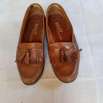 BALLY 브라운 로퍼 프린지 장식