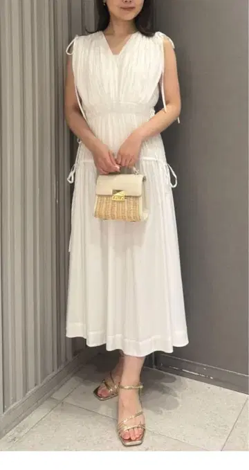 셀포드 카슈쿨 리본 슬리브리스 원피스 화이트