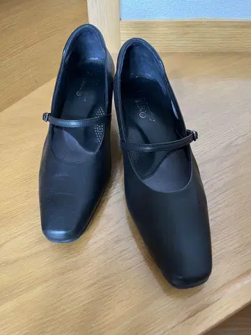 Hush Puppies 블랙 펌프스 25 EE 스트랩