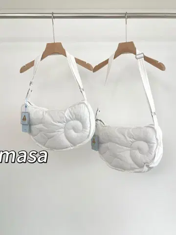 coyseio 화이트 쿠션 숄더백