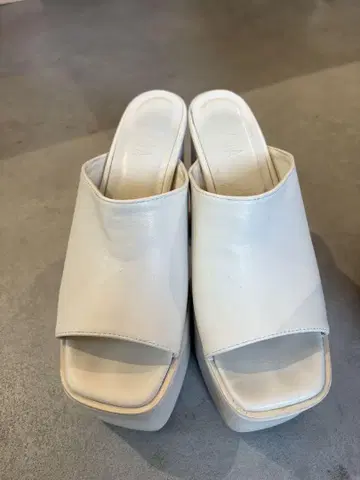 BASIC 청키 샌들