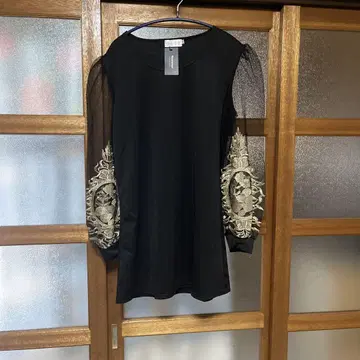 블랙 자수 시스루 튜닉