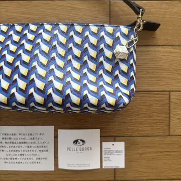 새상품 PELLE BORSA (펠레 보르사) 숄더백 (기하학 패턴)
