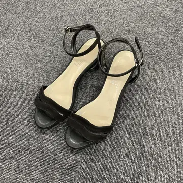 풀 사이드 블랙 스웨이드 샌들 23cm