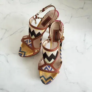 MISSONI 기하학 패턴 힐 샌들 24cm