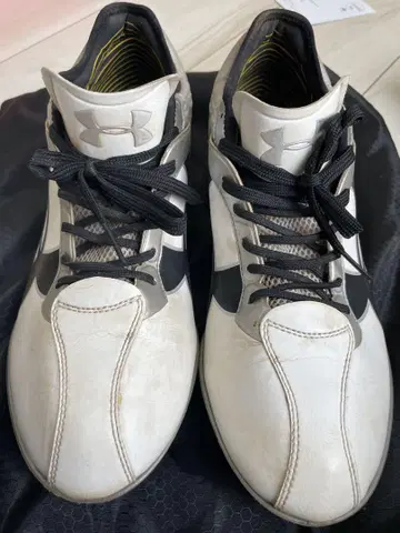 Under Armour 스파이크 8.5 US 화이트/블랙 야구