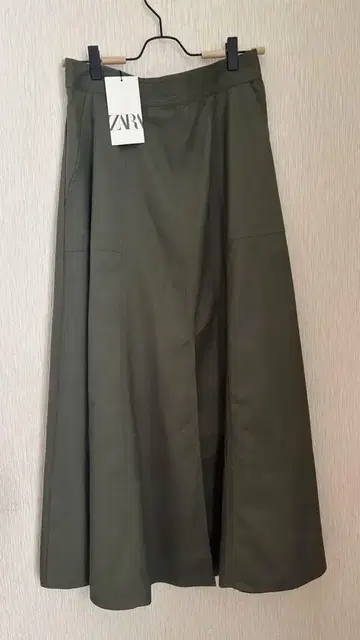 새상품 ZARA 슬릿 플레어 스커트
