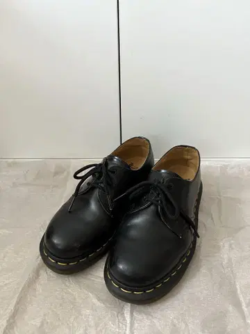 Dr.Martens 3홀 UK4