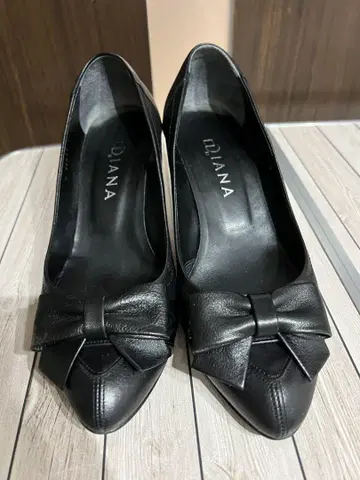 Diana 블랙 하이힐 리본 포함