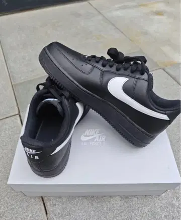 AIR FORCE 1 블랙 & 화이트 캐주얼 스포츠 슈즈 (남녀 공용)
