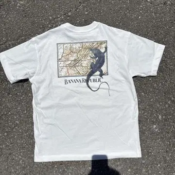 BANANA REPUBLIC 지도 도마뱀 티셔츠