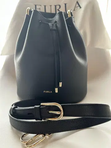 FURLA 백 복조리형 숄더 벨트 포함 블랙
