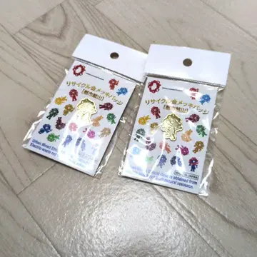 미야쿠미야쿠 금 도금 배지