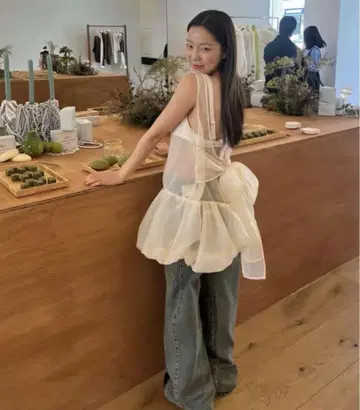 overdue flair 시스루 프릴 탱크탑