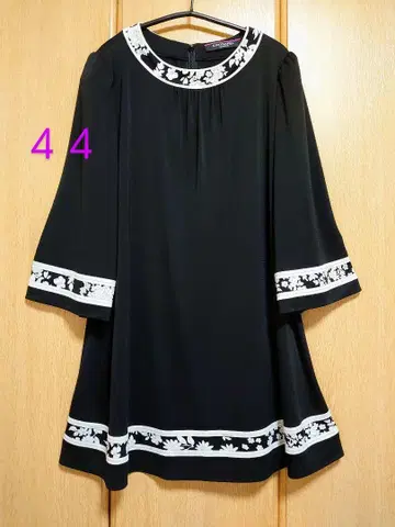 극최근 레오나르 캉캉 튜닉 꽃무늬 트리밍 블랙 레어 44 사이즈