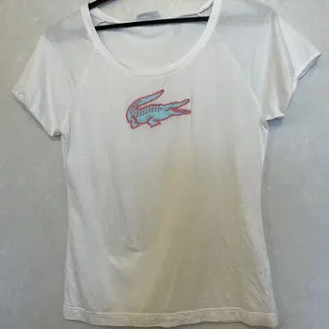LACOSTE 화이트 T셔츠 로고 자수 래글런 소매