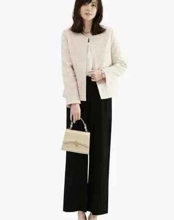 체크 무늬 자켓과 와이드 팬츠 셋업