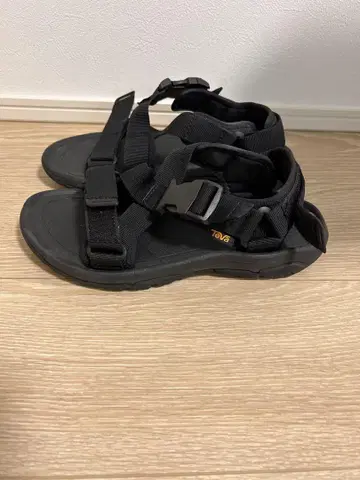 Teva 블랙 아웃도어 샌들