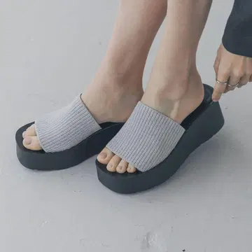 칸도 핏 니트 샌들