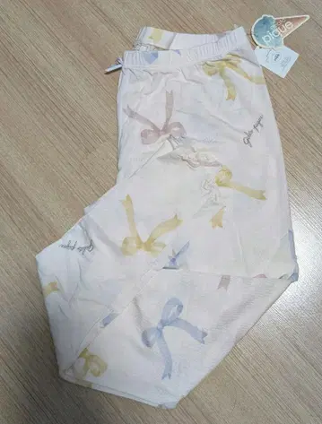 [택 포함 새상품] 젤라또피케 리본 무늬 레깅스 프리 사이즈