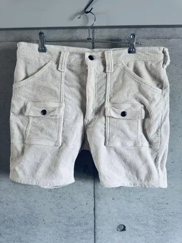 [미사용] Lee 화이트 코듀로이 숏팬츠 L