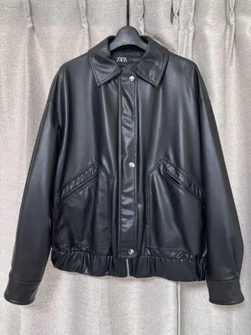 ZARA 블랙 가죽 재킷 M 사이즈