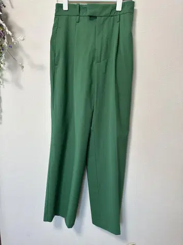 ZARA 플리츠 슬랙스 백 포켓 부착