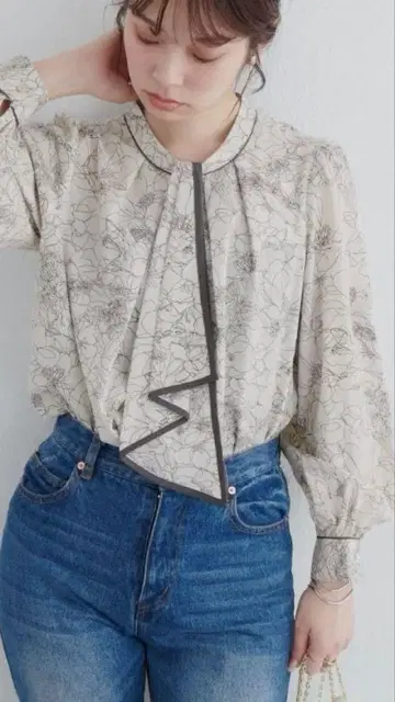 내추럴 꾸뛰르 보타이 올 패턴 꽃무늬 블라우스 티셔츠 플라워