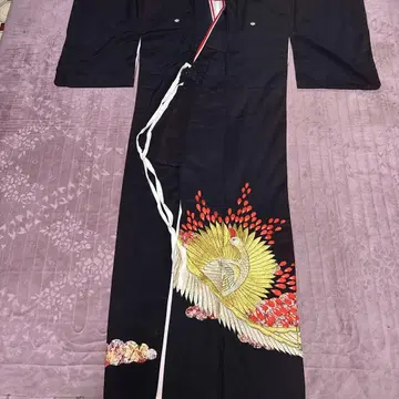 블랙 전통 예복 기모노, 봉황 자수 장식
