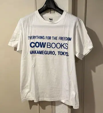 COW BOOKS 책 판매자 티셔츠 M