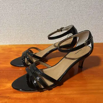 1회 착용 이에나 블랙 에나멜 23.5cm 37