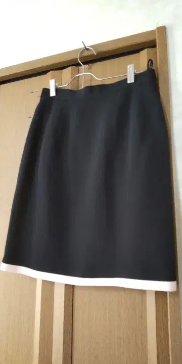 이타리야 블랙 타이트 스커트
