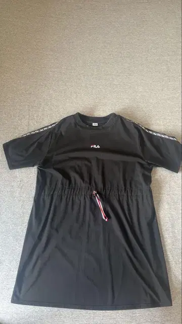 FILA 블랙 반팔 미니 원피스