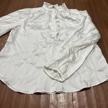 H&M 화이트 프릴 긴팔 블라우스 S 사이즈
