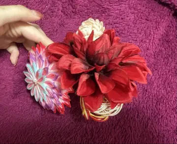 일본풍 머리 장식 빨간색과 핑크 꽃