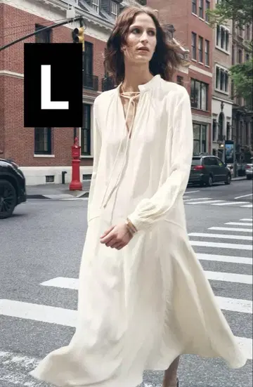 리본 포함 긴팔 셔츠 원피스 크림색