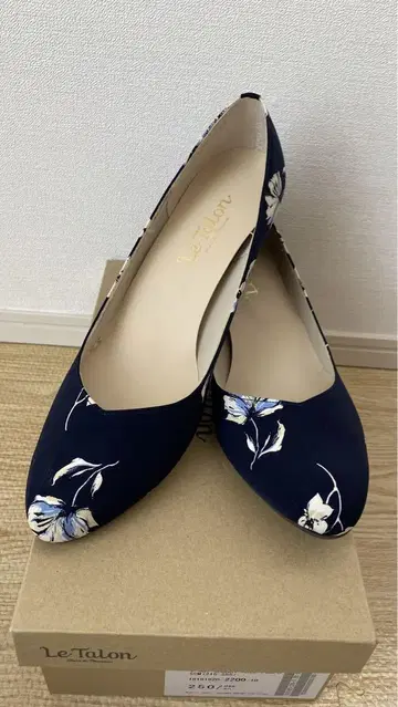 [새상품] 르탈론 V컷 펌프스 25cm Le Talon