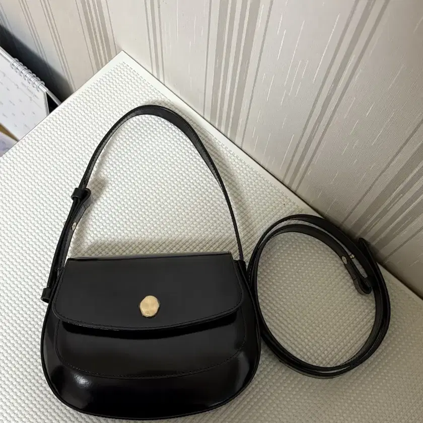 OSTKAKA Amuse Mini Saddle Bag Black on Bunjang Global Site.