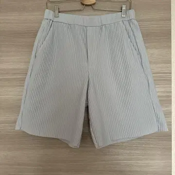 ZARA 라이트 그레이 플리츠 숏팬츠