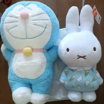 도라에몽과 미피의 봉제 인형 세트