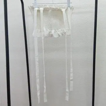 아이보리 프릴 뷔스티에