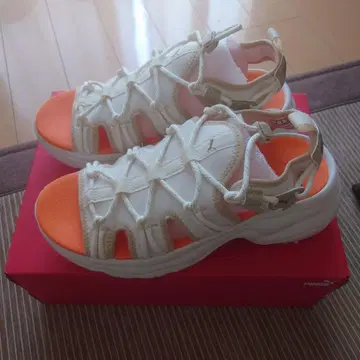 Snow Man PUMA 시리아 웨지 샌들